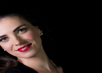 Άναψαν μια φωτιά για να ζεστάνουν τον κόσμο η Φωτεινή Δάρρα και ο Γιώργος Παπαχριστούδης με τη διαδικτυακή συναυλία τους για καλό σκοπό και συνεχίζουν!  Αυτή την Κυριακή 12 Απριλίου στις 22:00 (για το Μαμάτσειο Νοσοκομείο Κοζάνης)