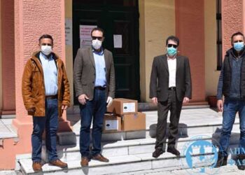 Παράδοση αναπνευστήρων από τον δήμαρχο Βασίλη Γιαννάκη στο νοσοκομείο Φλώρινας