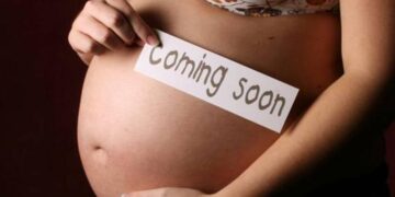 Με αφορμή την περιπέτεια μιας εγκυμονούσας: “Ας μείνουμε λίγο άνθρωποι…”