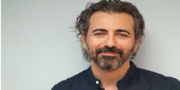 Νέος καλλιτεχνικός διευθυντής του Δημοτικού Θεάτρου Πειραιά ο Λευτέρης Γιοβανίδης, που διετέλεσε και Δ/ντης στο ΔΗΠΕΘΕ Κοζάνης