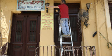 Μάσκες και αποστάσεις: Βαριά πρόστιμα και κυρώσεις για όσους δεν τηρούν τα μέτρα