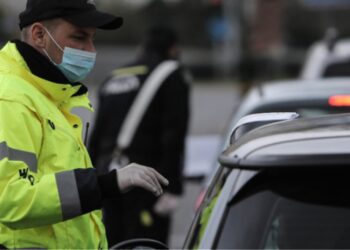 Απαγόρευση κυκλοφορίας: Κατοικίες, εκκλησίες και εθνικές οδοί κινητοποιούν πλήρως τον κρατικό μηχανισμό