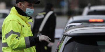 Απαγόρευση κυκλοφορίας: Κατοικίες, εκκλησίες και εθνικές οδοί κινητοποιούν πλήρως τον κρατικό μηχανισμό