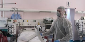 Κορωνοϊός: Δύο ακόμα θάνατοι στην Ελλάδα – 136 συνολικά οι νεκροί