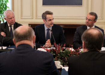 Αρση μέτρων, τι λέει το προσχέδιο: Από 4 Μαΐου έως 5 Ιουνίου θα ανοίγουν σταδιακά τα καταστήματα -Τι θα γίνει με παραλίες, ξενοδοχεία