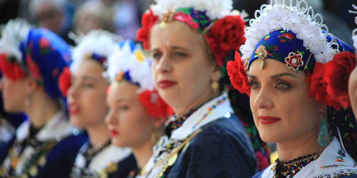 Ήμασταν μαζί στο χορό … θα είμαστε και πάλι- Γράφει η Πίστη Κρυσταλλίδου