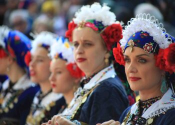 Ήμασταν μαζί στο χορό … θα είμαστε και πάλι- Γράφει η Πίστη Κρυσταλλίδου