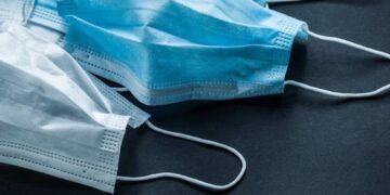 Μπορούν οι γουναράδες να ράψουν μάσκες; Τι απαντούν Ηλίας Ρέββας και Βαγγέλης Πανταζής