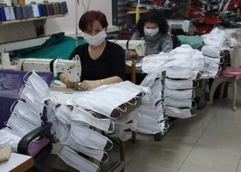 Πτολεμαΐδα: Εθελόντριες έραψαν εκατοντάδες μάσκες  – Θα διατεθούν σε στρατόπεδα, αστυνομία, νοσοκομείο και ευπαθείς ομάδες!