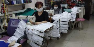 Πτολεμαΐδα: Εθελόντριες έραψαν εκατοντάδες μάσκες  – Θα διατεθούν σε στρατόπεδα, αστυνομία, νοσοκομείο και ευπαθείς ομάδες!