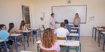 Άρση μέτρων- σχολεία: Μισοί- μισοί και μέρα παρά μέρα οι μαθητές πίσω στα θρανία