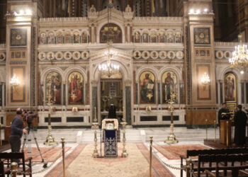 Κορωνοϊός: Χωρίς μεγάφωνα οι ναοί στις λειτουργίες του Πάσχα -Τι θα γίνει με την περιφορά του Επιταφίου