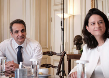 Κορωνοϊός: Το τελικό σχέδιο για τα σχολεία -Πότε ανοίγουν Λύκεια-Γυμνάσια και πότε τα Δημοτικά, με αντισηπτικά και μονά θρανία