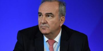 Τα επτά στάδια άρσης των μέτρων στις επιχειρήσεις