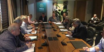 Συνεδρίαση ΠΕΔ με τον Περιφερειάρχη για την απολιγντιτοποίηση – Ζητήθηκε πιο στενή συνεργασία- Να γίνει δεκτό το αίτημα εκπροσώπησης των Ενεργειακών Δήμων στην επιτροπή για τη δίκαιη μετάβαση