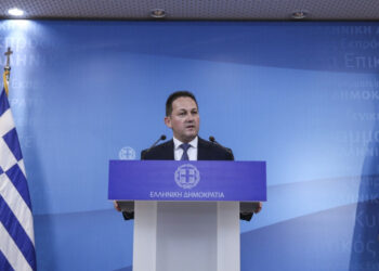 Κορωνοϊός: Αχτίδα ελπίδας από Πέτσα -Μένοντας σπίτι τον Απρίλιο, τον Μάιο θα χαρούμε τα αποτελέσματα του κόπου μας