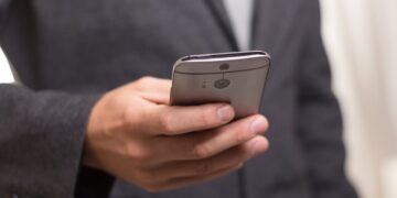 Άρση των μέτρων – Πέτσας: Πότε υπολογίζουμε να καταργηθεί το SMS στο 13033