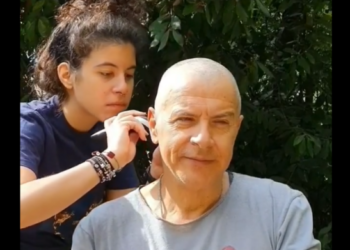 Ο Τσιόρδας, ο κορωνοϊός και το ξύρισμα στο κεφάλι του Σταύρου Θεοδωράκη από την κόρη του… (vid)