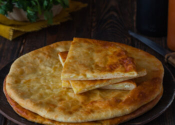 Συνταγή για πανεύκολη τυρόπιτα στο τηγάνι -Χωρίς φύλλο και αυγά