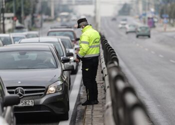 Κορωνοϊός – Απαγόρευση κυκλοφορίας: Ο «πόλεμος των 20ημερών» για την καμπύλη και τα μέτρα