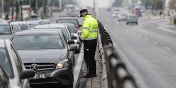 Κορωνοϊός – Απαγόρευση κυκλοφορίας: Ο «πόλεμος των 20ημερών» για την καμπύλη και τα μέτρα