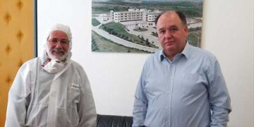 Το “ευχαριστώ” του Διοικητή του Μποδοσάκειου Σταύρου Παπασωτηρίου στον ιδιώτη παθολόγο Στέργιο Τζιμίκα που εργάστηκε εθελοντικά στο νοσοκομείο από τις αρχές Μαρτίου