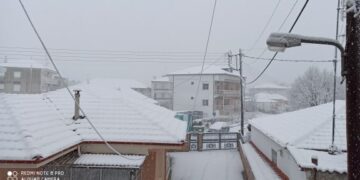 Συνεχίζεται με σφοδρότητα η χιονόπτωση σε Πτολεμαΐδα – Εορδαίας – Επί ποδός τα συνεργεία του Δήμου Εορδαίας