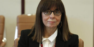 Η Πρόεδρος της Δημοκρατίας Κατερίνα Σακελλαροπούλου μίλησε τηλεφωνικά με τον δήμαρχο Καστοριάς Γιάννη Κορεντσίδη και τον διοικητή του νοσοκομείου Γρηγόρη Χάτσιο