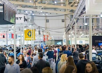 Ελλάδα: «Συρρέουν» στις εκθέσεις για την αγορά καινούργιου αυτοκινήτου