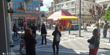 Πτολεμαΐδα: Ατελείωτες ουρές έξω από τις τράπεζες