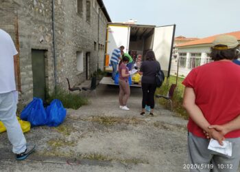 Με επιτυχία πραγματοποιήθηκε η 3η διανομή τροφίμων στα Σέρβια στο πλαίσιο του προγράμματος ΤΕΒΑ