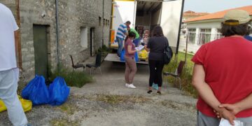 Με επιτυχία πραγματοποιήθηκε η 3η διανομή τροφίμων στα Σέρβια στο πλαίσιο του προγράμματος ΤΕΒΑ