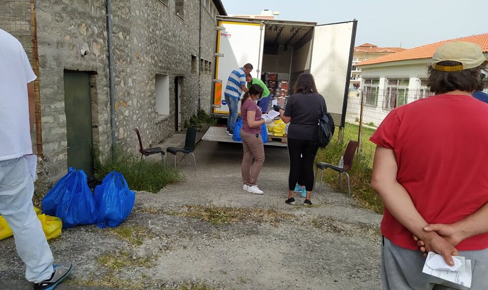 Με επιτυχία πραγματοποιήθηκε η 3η διανομή τροφίμων στα Σέρβια στο πλαίσιο του προγράμματος ΤΕΒΑ