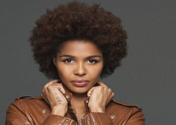 Η Μουσική Γωνιά του Μίλτου Ηλιάδη στο e-ptolemeos.gr – Ayo – I’m in love