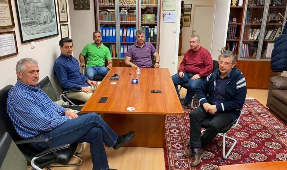 Σημανδράκος μετά από συνάντηση στην Αιανή για το θέμα μεταναστών: “μονομερείς αιφνιδιαστικές πρακτικές από την πλευρά της Πολιτείας σχετικά με την αποστολή μεταναστών και προσφύγων για φιλοξενία στην περιοχή”