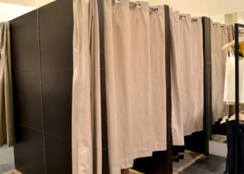 Αρση μέτρων: Πώς θα δοκιμάζουμε ρούχα στα καταστήματα -Τα νέα μέτρα προστασίας από Δευτέρα