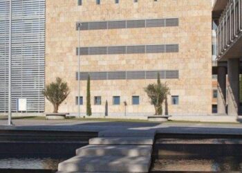 Θεσσαλονίκη: “Σπεσιαλίστας” δημοτικός υπάλληλος έκλεβε οχήματα με γερανοφόρο του δήμου