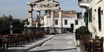 Μείωση στο 13% ο ΦΠΑ σε εστίαση, στο 30% η αποζημίωση για τα χαμένα ενοίκια στα ακίνητα