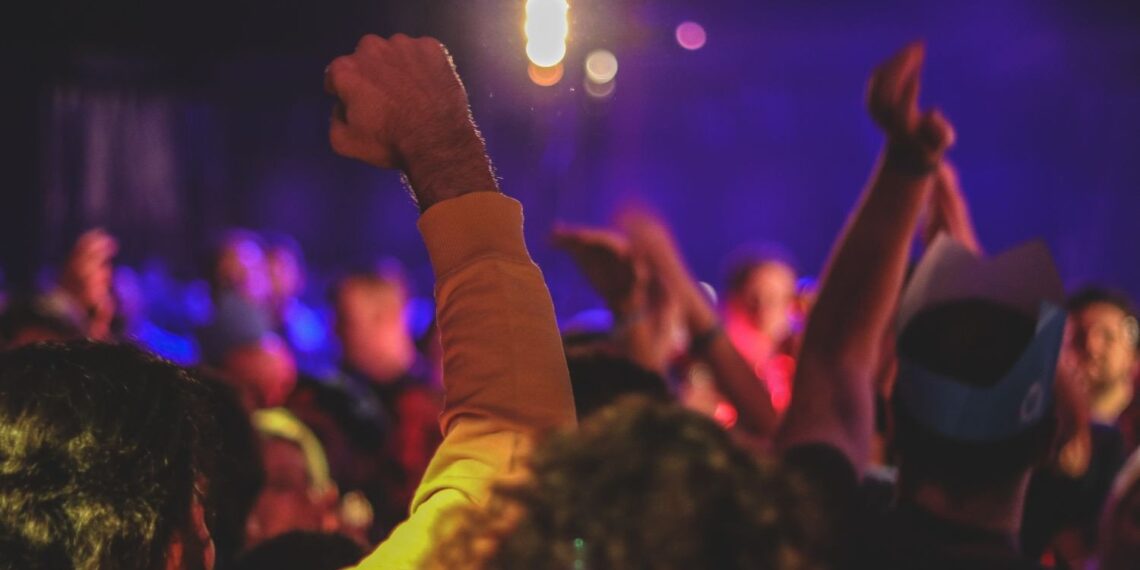 Ορατό το ενδεχόμενο να μην ανοίξουν καθόλου μπαρ και κλαμπς το καλοκαίρι