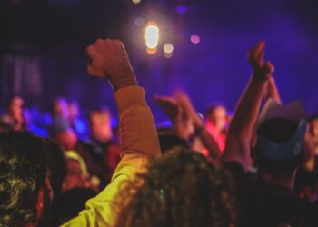 Ορατό το ενδεχόμενο να μην ανοίξουν καθόλου μπαρ και κλαμπς το καλοκαίρι