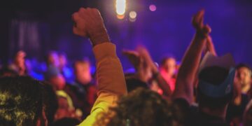 Ορατό το ενδεχόμενο να μην ανοίξουν καθόλου μπαρ και κλαμπς το καλοκαίρι