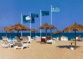Αυτές είναι οι 497 παραλίες με Γαλάζια Σημαία στη χώρα