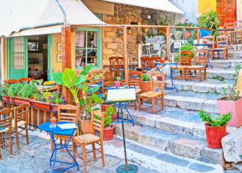 Πιθανές υγειονομικές βόμβες τα υπαίθρια πάρτι -Προβληματισμός στο Μαξίμου, φρένο στο πρόωρο άνοιγμα καφέ-εστιατορίων