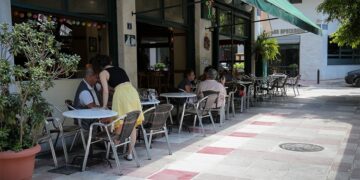 «Restart» για την εστίαση στις 25 Μαΐου – Ένας πελάτης ανά δύο τετραγωνικά, μέχρι έξι στο τραπέζι – Πώς θα λειτουργήσουν τα mall