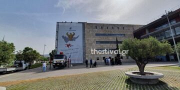 Γιγαντιαίο πανό για την Γενοκτονία των Ελλήνων του Πόντου στο Δημαρχείο Θεσσαλονίκης