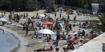 Κορονοϊός και καλοκαίρι: Ποιος θα βγει… νικητής – Πώς θα επιδράσει η άνοδος της θερμοκρασίας