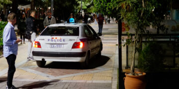 Ανησυχία για τις συγκεντρώσεις στις πλατείες -Οι επιστήμονες εξηγούν γιατί μπορεί να είναι καταστροφικές