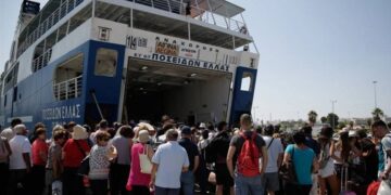 Ταξίδια: Με θερμομέτρηση στο πλοίο, με υποχρεωτική μάσκα και σε αεροπλάνα, ΚΤΕΛ