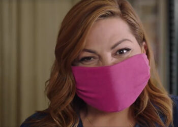 Το «μένουμε σπίτι» γίνεται «μένουμε ασφαλείς» – Η Βίκυ Σταυροπούλου στη θέση του Σπύρου Παπαδόπουλου (vid)