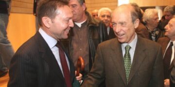 Οι κυβερνήσεις πέφτουνε μα ο Στουρνάρας μένει ….. Γράφει ο Μιχάλης Ραμπίδης